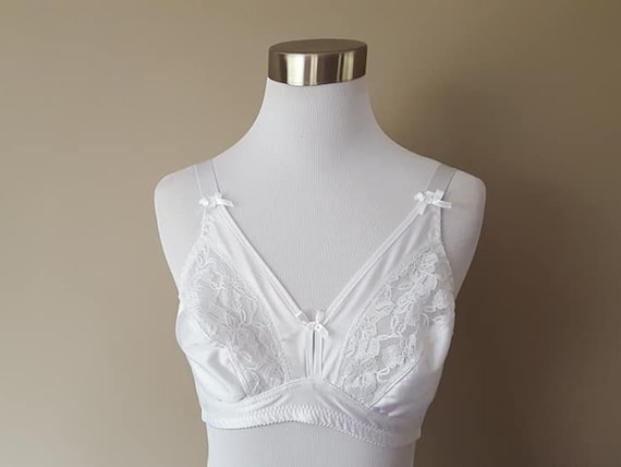 34B Bra Pointy Vintage White Three Set Hooks Nylon Spandex Blend 