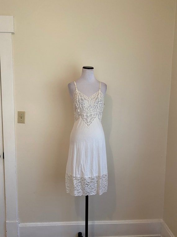 SIZE 32 Vanity Fair 1950's Full Slip White Lace Bo