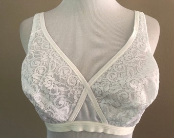 Bra 36C Playtex White Lacy everyday basics Brassiere Vintage Lingerie