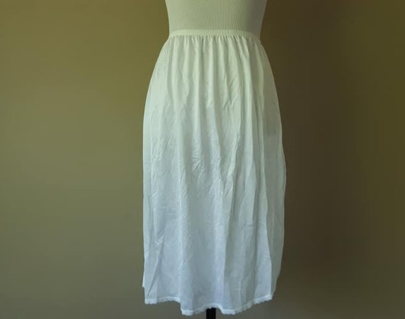 Half Slip Medium Vanity Fair 24 Inches Long Skirt… - image 1