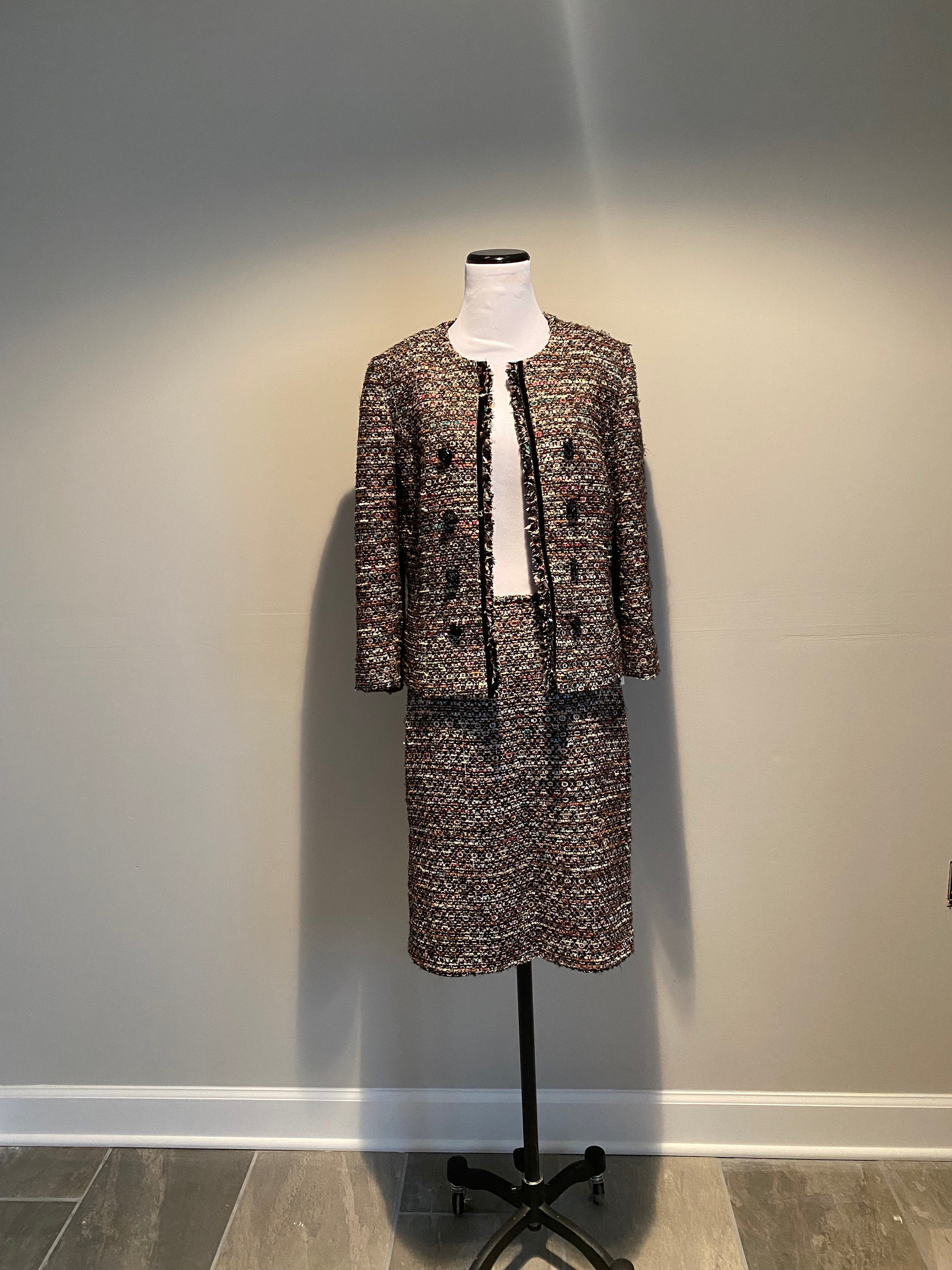 CHANEL Vintage 90's Pink tweed mini skirt suit – Arete