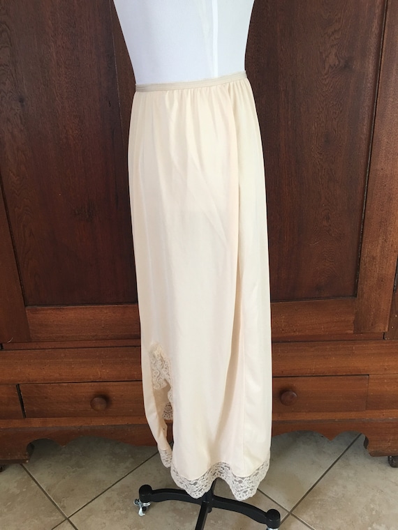 Half Slip Medium 36 Inch long Beige Vassarette Single Gem
