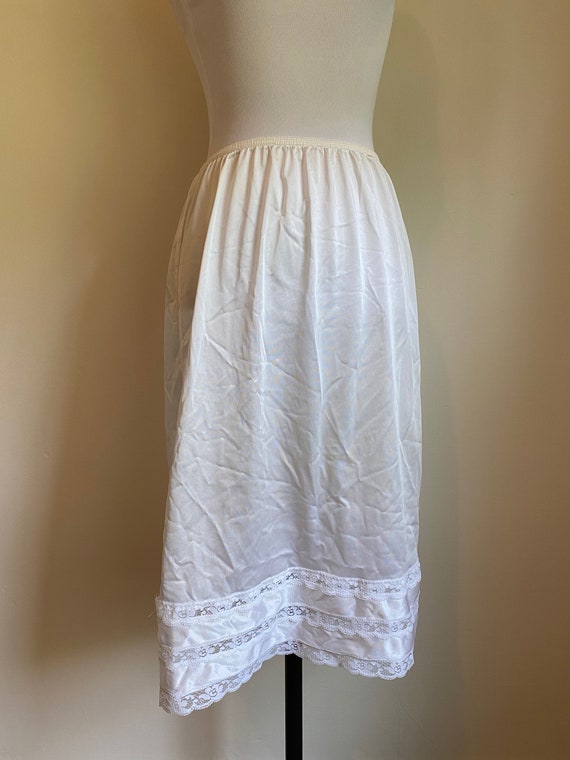 26 inch long Lady Manhattan Half Slip White Large… - image 2