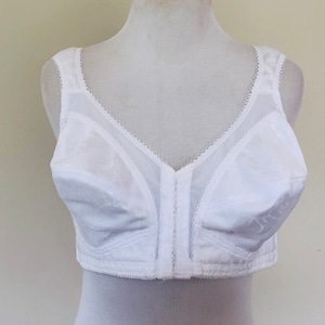 Bra Wireless Playtex 38B Front Closure Hooks Back Support Wide Adjustable Straps Nylon Spandex Poly Blend Washable Wireless Vintage Lingerie