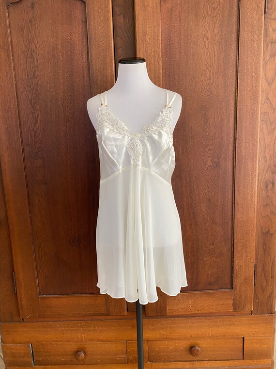 Chemise Medium From California Dynasty White...