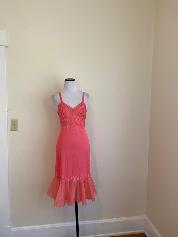 Gorgeous Vintage Vanity Fair Full Slip Size 32 Pin