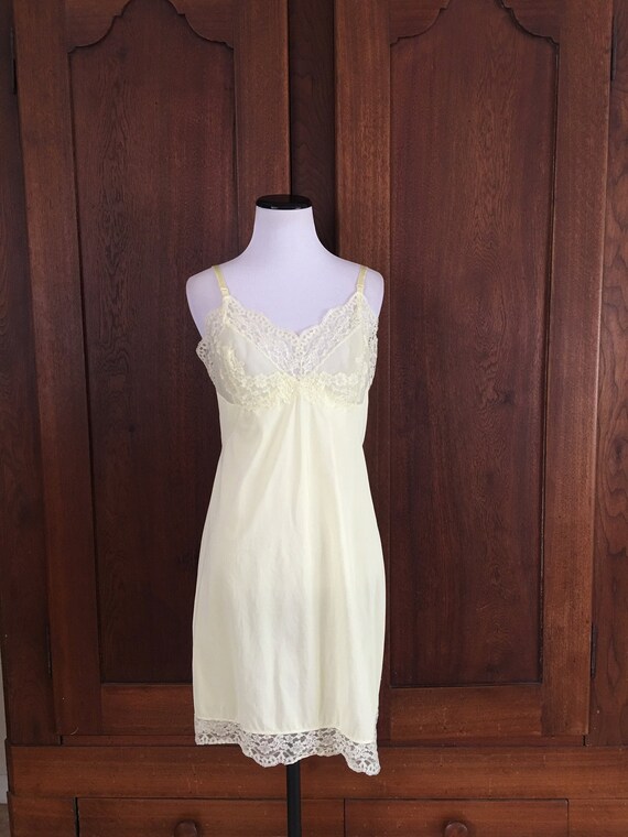 36 Full Slip Vassarette By Munsingwear Hollywood Y