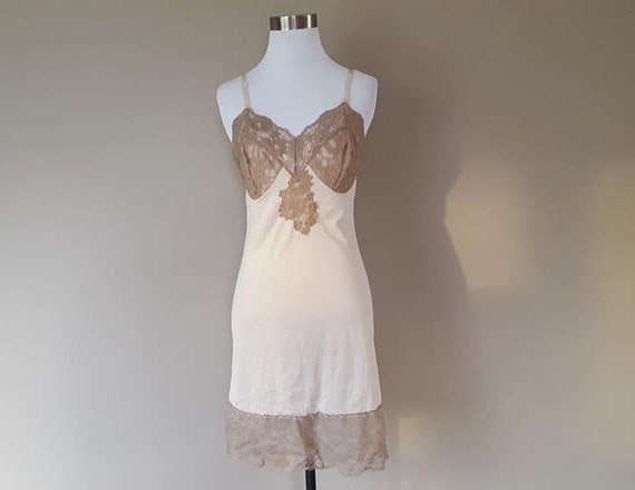 Full Slip Size 32 Hollywood Vassarette  Dress Ext… - image 1