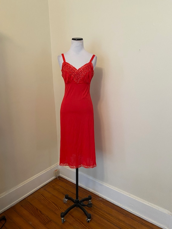 Vintage full Slip Lorraine Size 32 Red Lace Extend