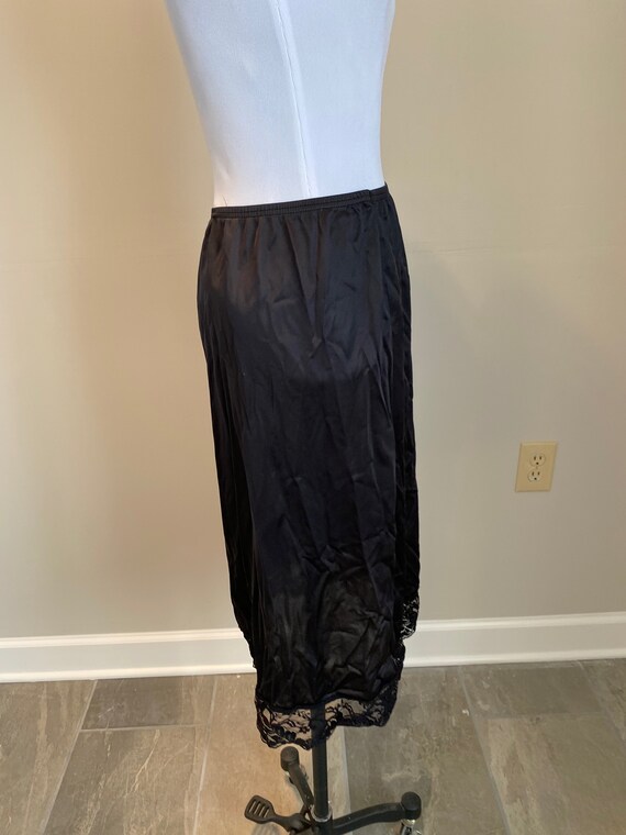 28" Medium Half Slip from Vassarette Black... Gem