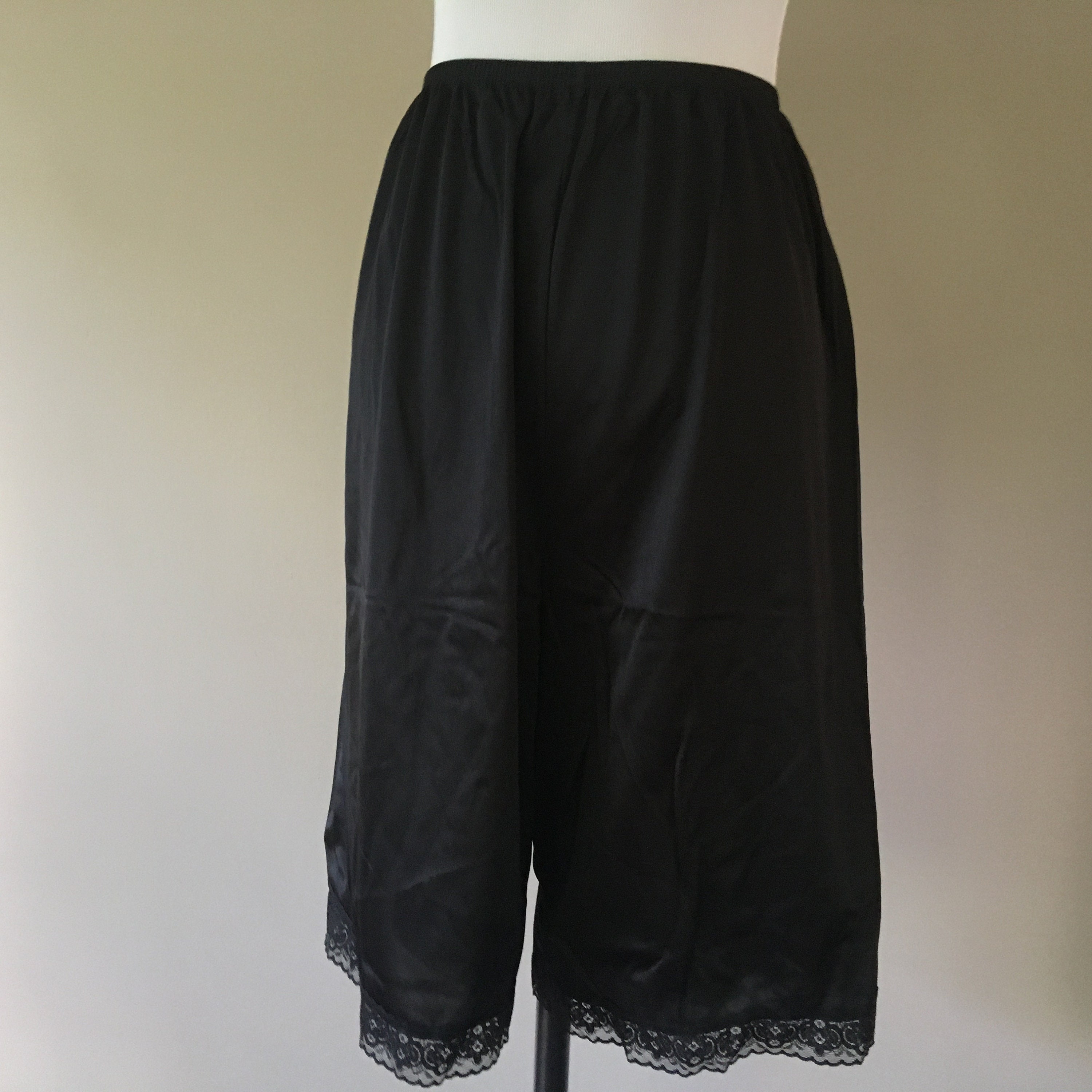 Pettipants Large Vanity Fair Black Nylon 24 Inches Long Metric 44 Made in  USA Large Bloomers Culottes Slip Pants Vintage Lingerie 