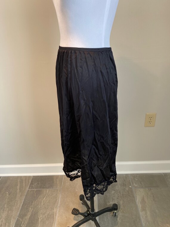 28" Medium Half Slip from Vassarette Black... Gem