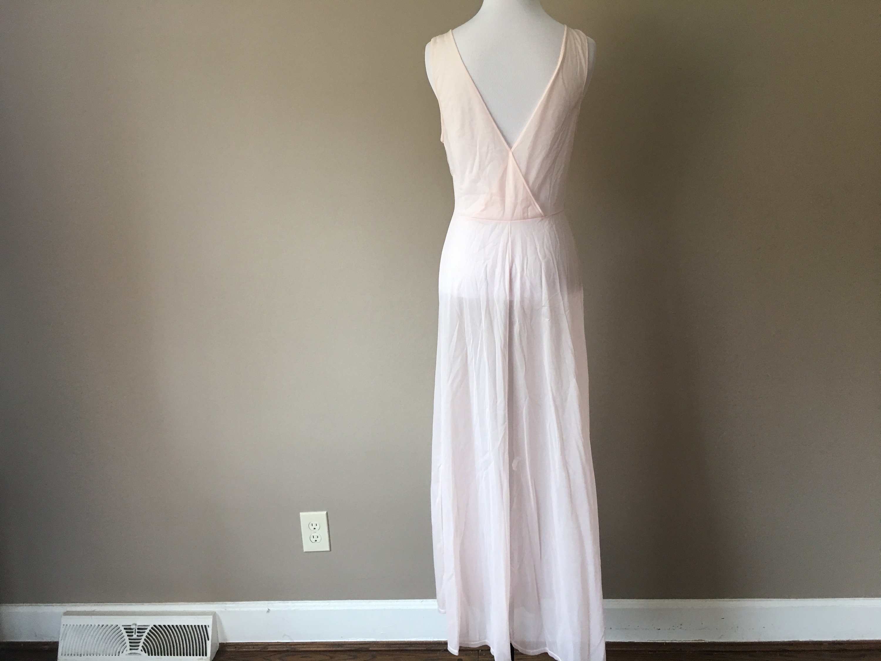 VANITY FAIR Long Slip Nightgown - Size 34 32/40 Off White/ Beige