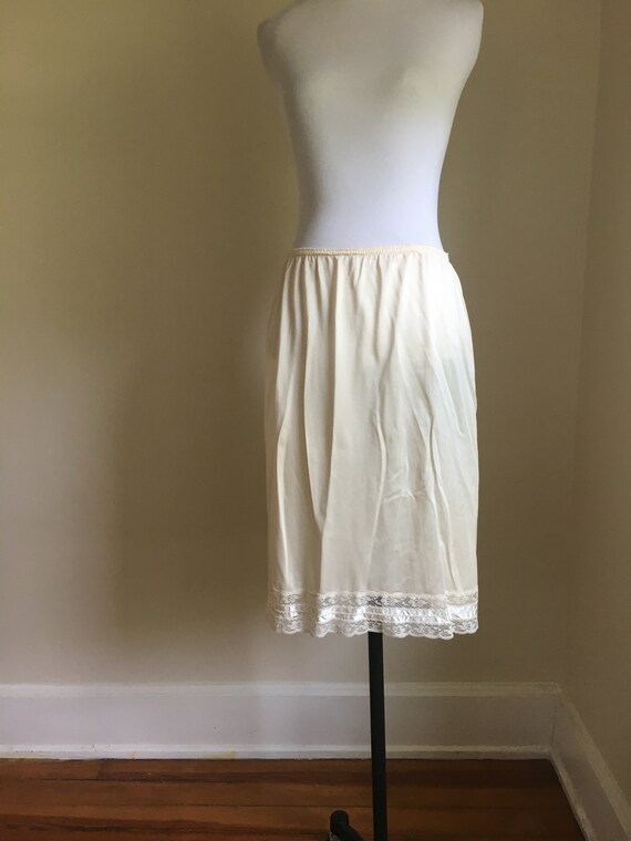 half slip mel lin Gem