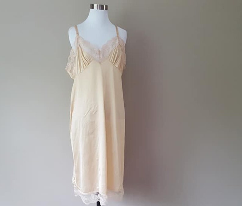 Full Slip Size 44 Bari Plus Size 2X Nude Nylon XXL Lacy Trim Extender Hem Lacy Bust Vintage Lingerie