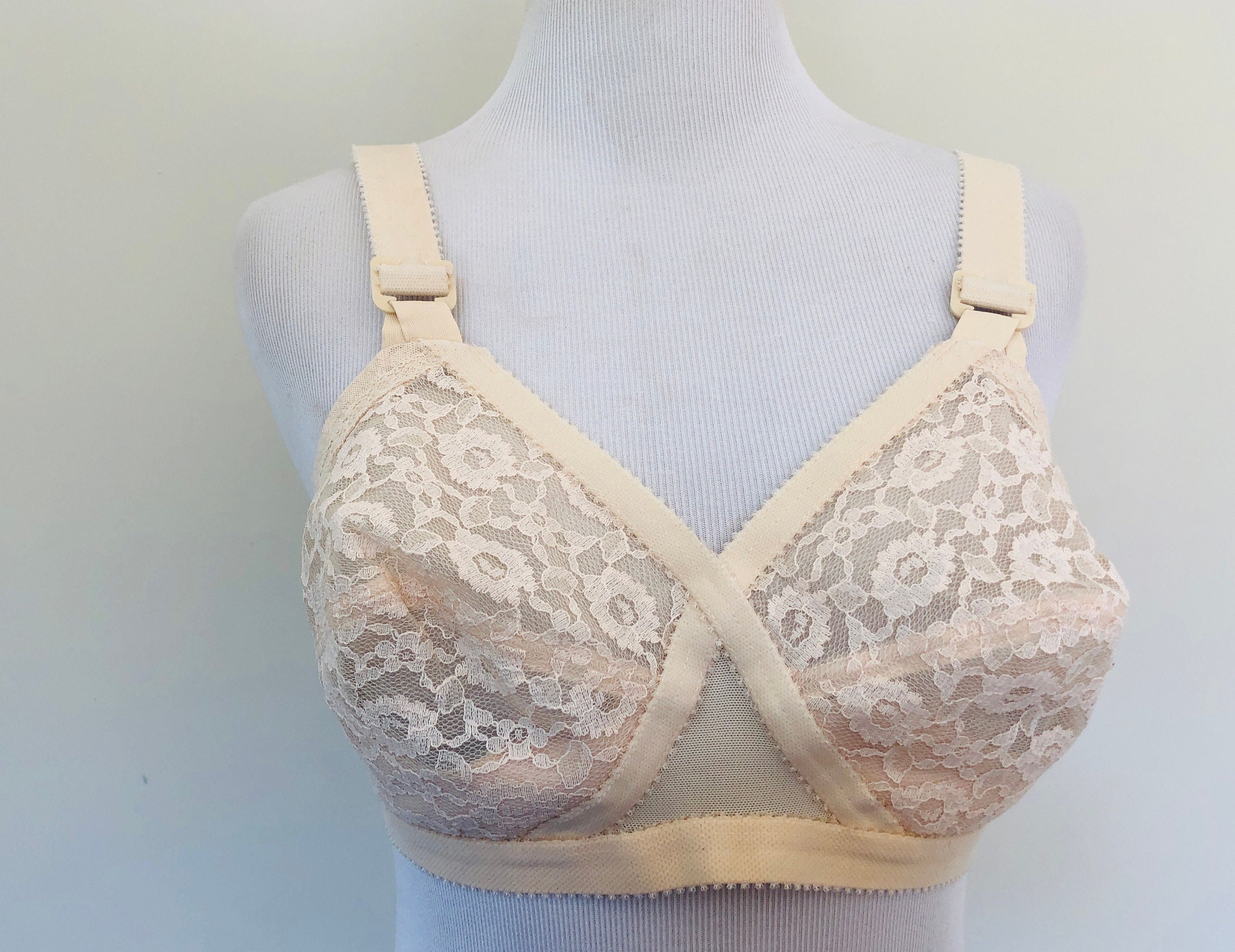 Bra 38B 18 Hour Playtex Cross Your Heart Lacy Nude Soft Cup Nylon Spandex  Blend Vintage Lingerie 