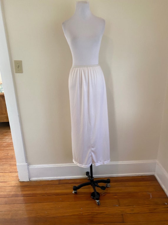 34" Long Half Slip White with back kick small 11" wai… Gem