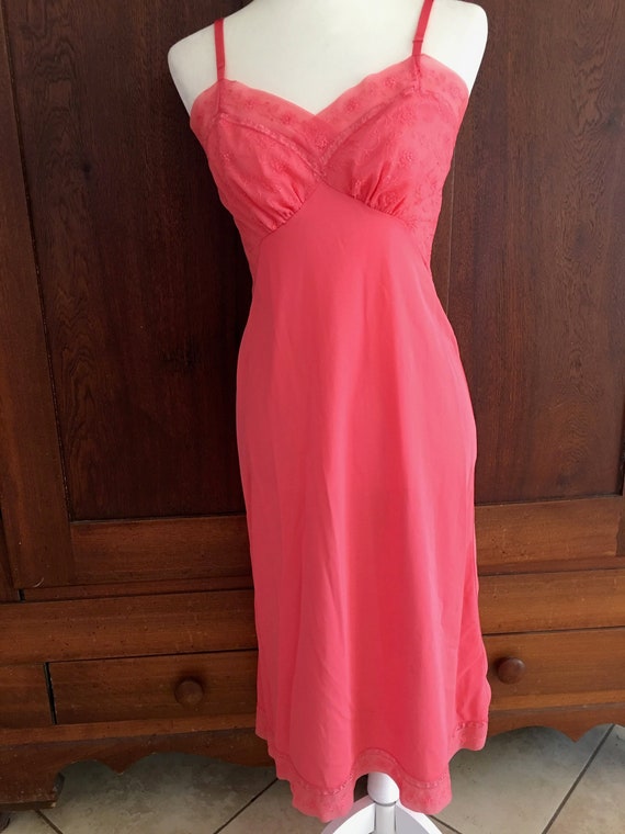 Size 32 Salmon Pink Vintage Full Slip Rare ..