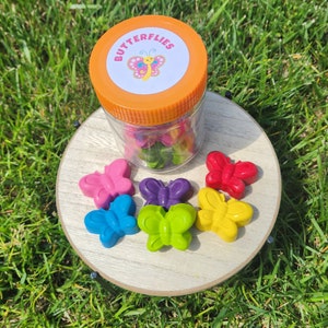 Butterfly Crayons, Crayon Bucket, Birthday Party Favors, Preschool Graduation, Butterfly Birthday Party, Crayon Holders, Butterfly Theme