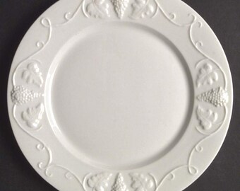 4 Ironstone Red Cliff Grape dinner plates vintage white 10 1/4&quot; primitive farm folk art lot (32 available)
