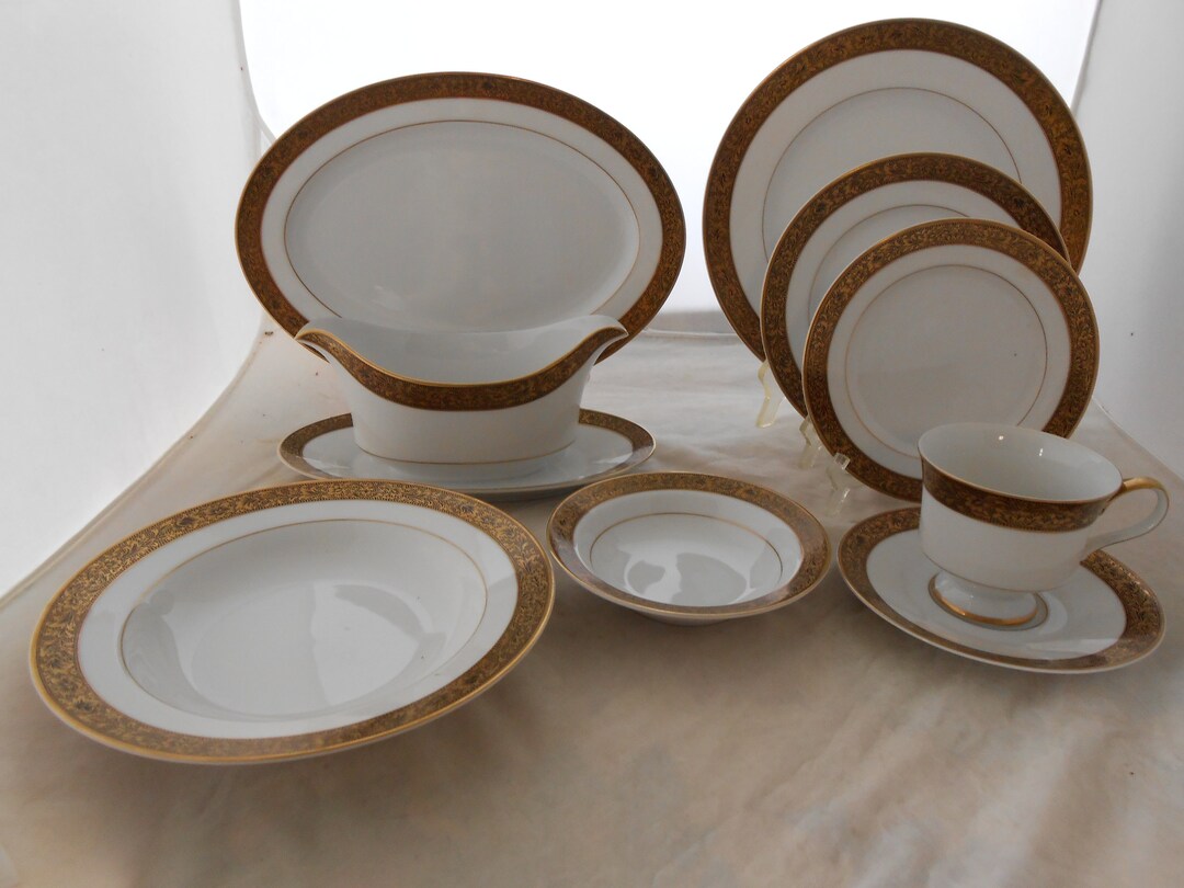 30 Pc Sango Hampton 3758 Gold Black Dinnerware Lot Dinner Plate Rim