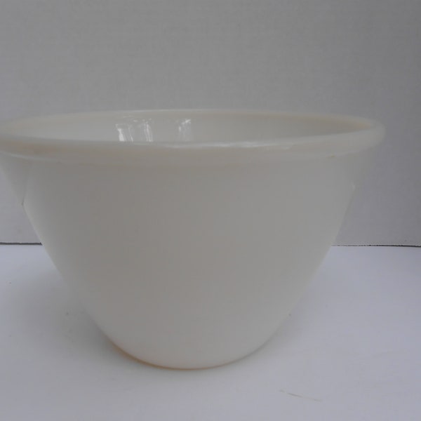 FIRE KING Ivory white 2 Quart Splash Proof Bowl 7 1/2" Anchor Hocking Fire King Glass Mid Century Mixing Nesting Bowl