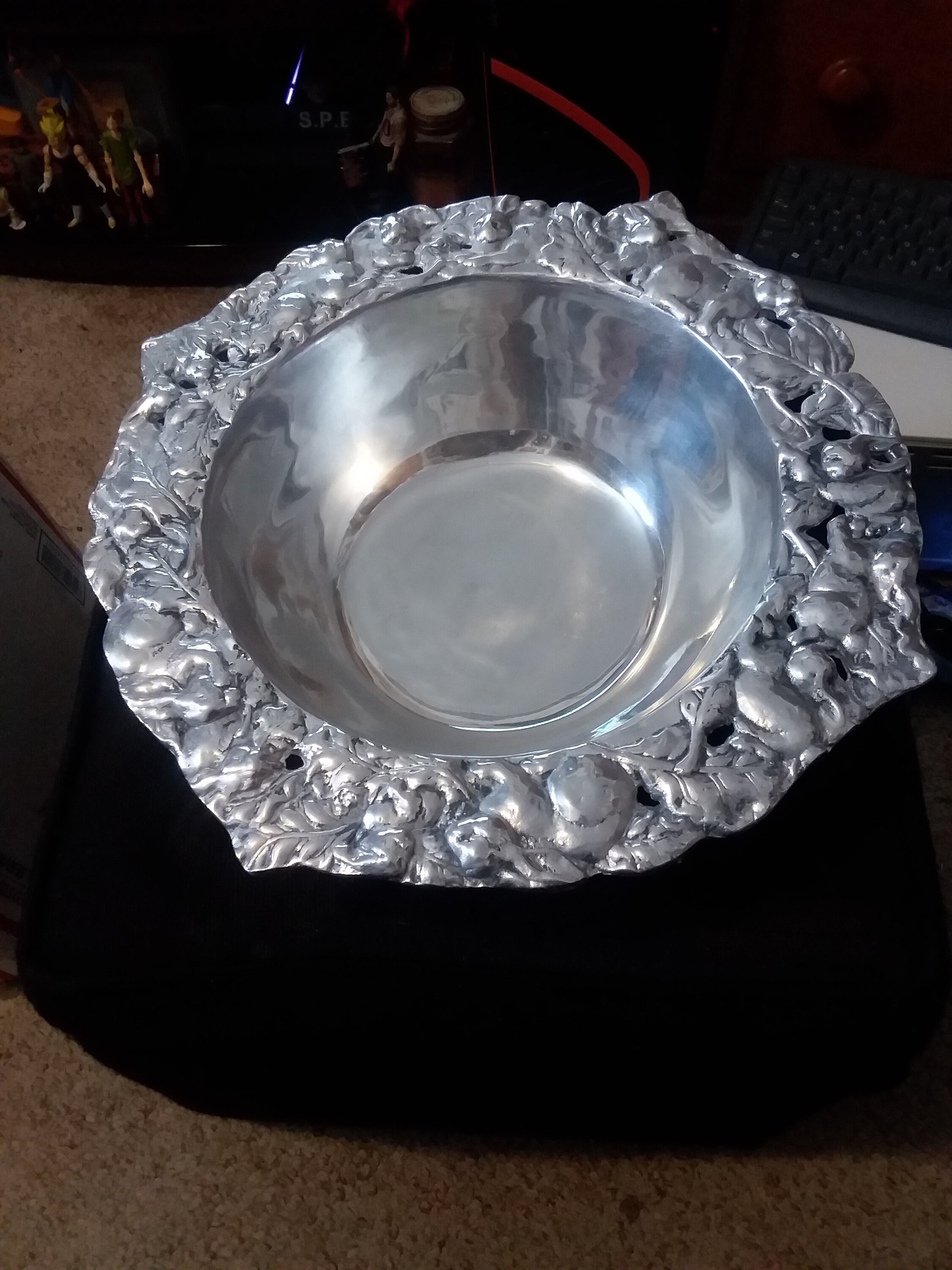 Vintage Pewter Serving Bowl Large Rabbits Leaves Heavy Dining Etsy.de