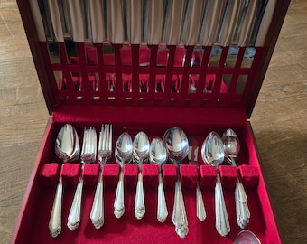 Vintage WM A Rogers A1 Plus 69 Piece Silverware Set Flatware Silverplate
