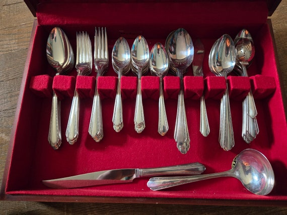 Vintage WM A Rogers A1 Plus 69 Piece Silverware Set Flatware