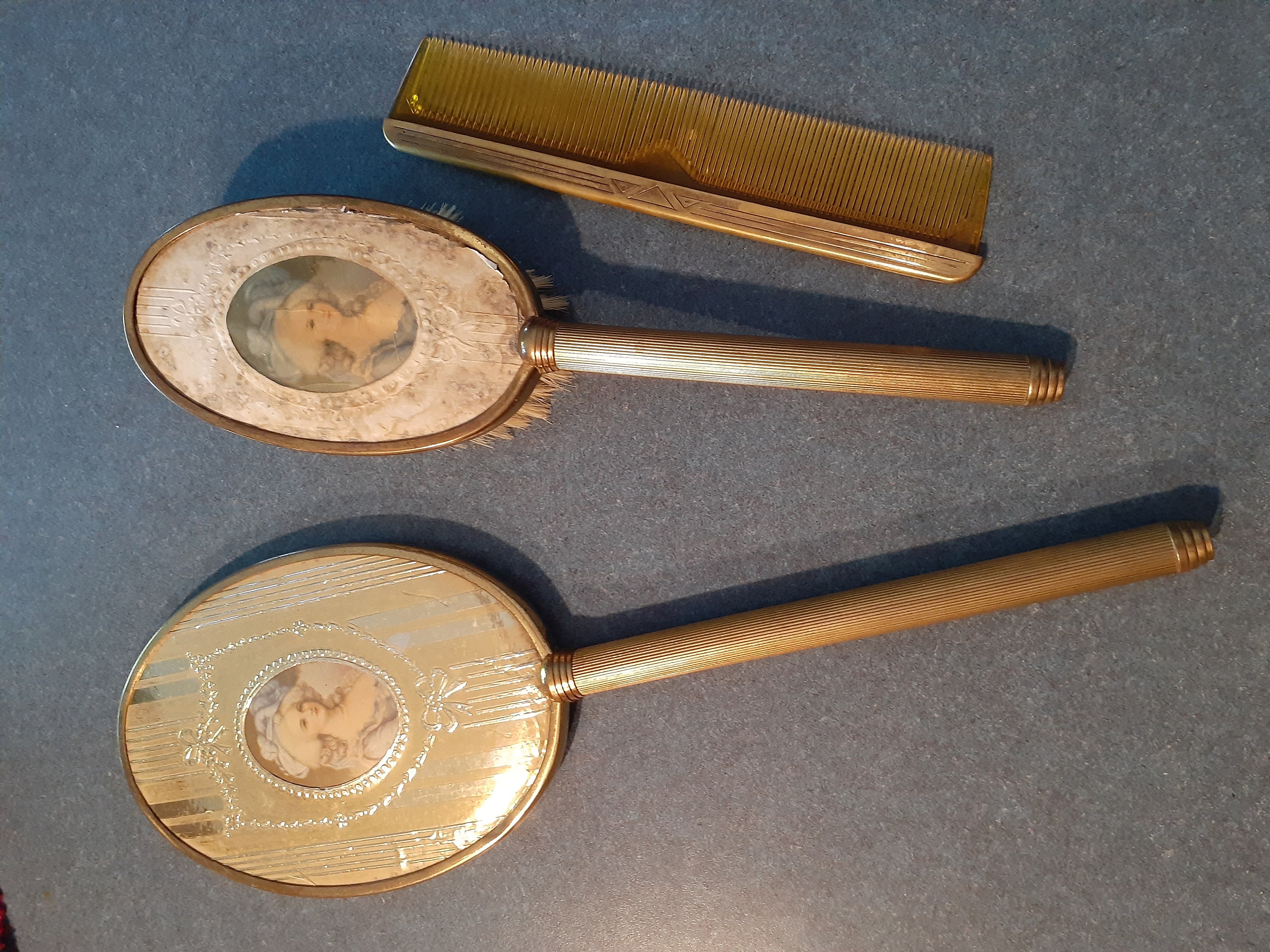 Vintage style gold beaded Victorian vanity set mirror, comb, hair pin EUC 1920s Antique 3pc Vanity Set Brassy Gold Shell Style  main image 3