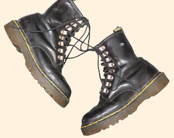 1990s Doc Marten 1460 8 Eyelet Black Leather Boots ~ US Women's 5.5 / 6 ~ Combat D Ring Lace Up