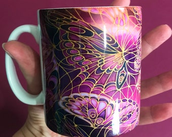 Pflaumen-Schmetterling-Kaffee-Tasse ODER Burgunder-Schmetterlinge-Becher & Untersetzer-Box-Set - Pink und Zwetschgen-Küchendekoration - Housewarming-Geschenk für einen Teeliebhaber!