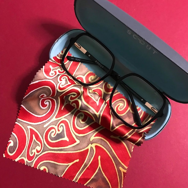Red Hearts Glasses Lens Polishing Cloth - Red & Chocolate Screen Cleaner for Computer, Tablet, Phone - Camera Lens Cleaning