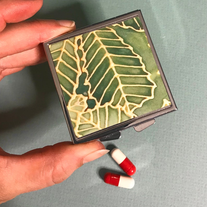 Gift for Grandpa Grandma Large Pill Container for Handbag Green Leaf Pocket Pill Box