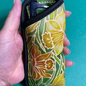 Daffodils Slip On Glasses Case & Cleaning Cloth - Yellow Green Washable Soft Padded Fabric Protective Glasses Pouch - Reading Glasses Cover.