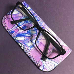 Schmetterling Slip auf Brille Fall - Dusky lila weich waschbar Stoff Beutel - gepolsterte schützende Lesen Gläser Abdeckung - Geschenk für Oma Tante