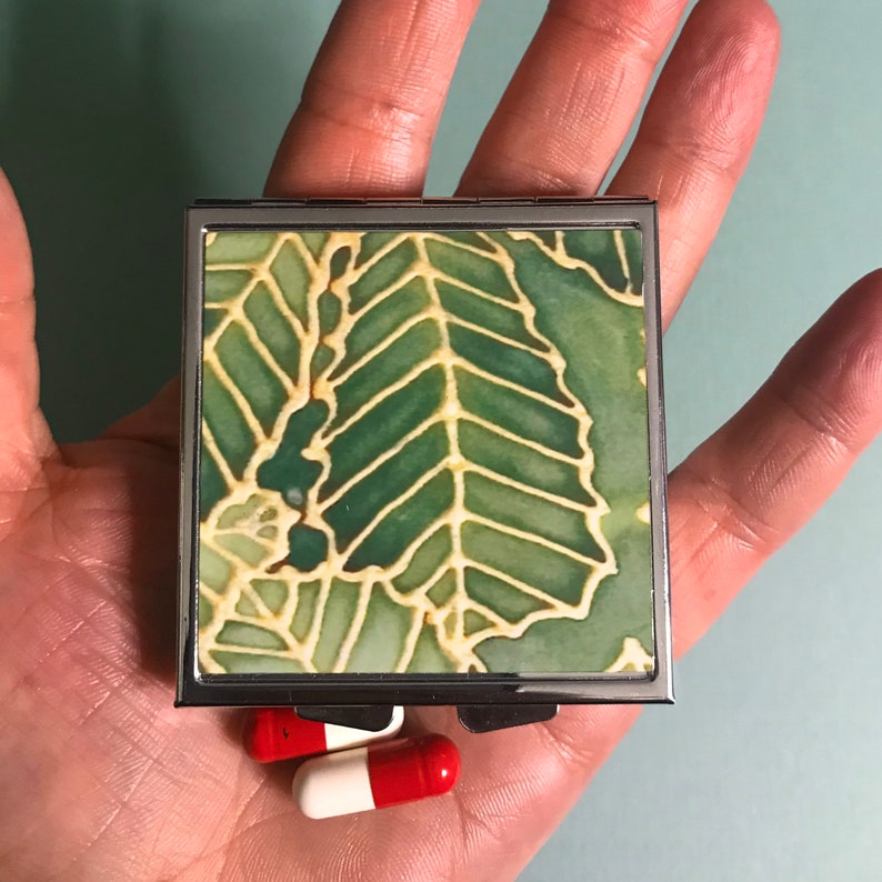 Gift for Grandpa Grandma Large Pill Container for Handbag Green Leaf Pocket Pill Box