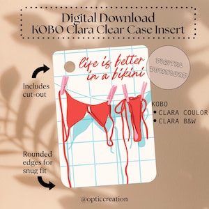 Op de afbeelding: Digitale download Kobo Clara clear case insert met een rode bikini-afbeelding. Het ontwerp bevat de tekst "life is better in a bikini". De case heeft afgeronde randen en een uitsparing.