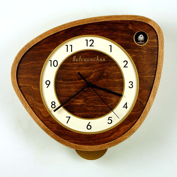 Retro-style cuckoo clock with pendulum,tinted birch