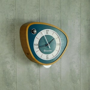 Retro-style cuckoo clock