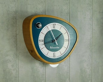 Retro-style cuckoo clock