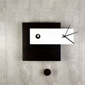 Moderne minimalistische Kuckucksuhr