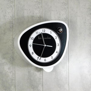 Retro-style cuckoo clock with pendulum