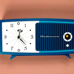 Cuckoo clock in the form of an old radio &quot; Zenith&quot;