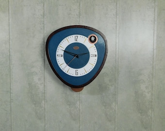 Retro-style cuckoo clock,metallic paint