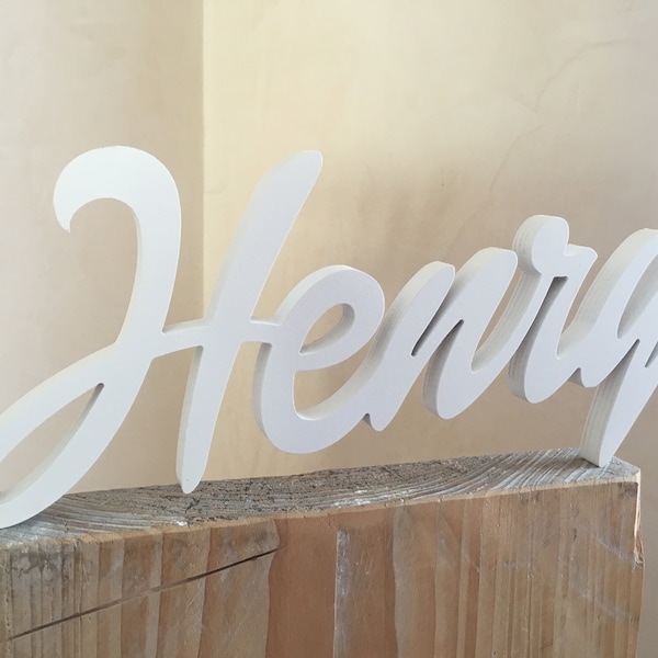 Henry - lackierter Schriftzug aus Holz / Holzschriftzug / individuell gestalten