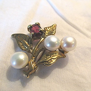 Vintage Pearl brooch pearl pin red stone faux garnet brooch faux garnet pin gold tone vintage 50s costume jewelry brooch flower leaf design.