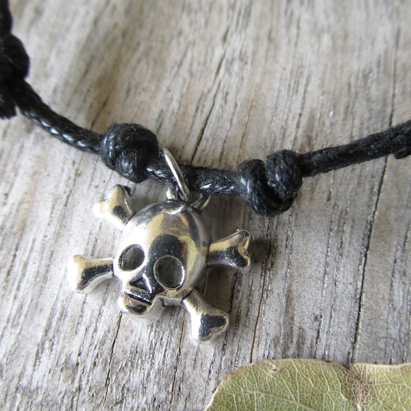 Skull and cross bones pirate ankle bracelet anklet jolly roger cord ankle bracelet boho hippie anklet cos play pirate gothic jewelry gifts.