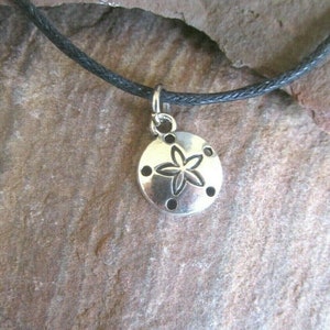 Sand dollar pendant cord choker necklace beach starfish hippie boho style necklace jewelry.