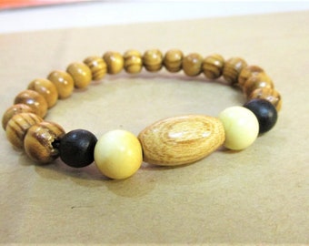Wooden bead bracelet stretch cord repurposed boho hippie sustainable crafts jewellery gifts.
